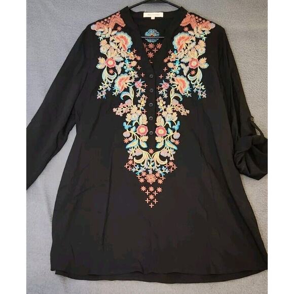 SOLITAIRE Black Embroidered Tab Sleeve Extended Length 1/2 Button Boho Blouse M - Picture 1 of 9